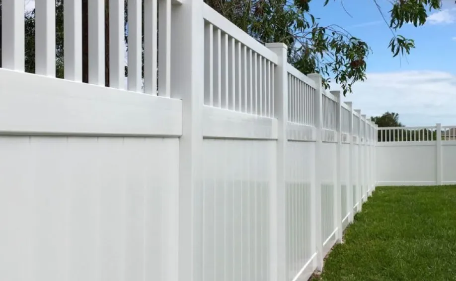 Closed Spindle Top Privacy Vinyl Fencing